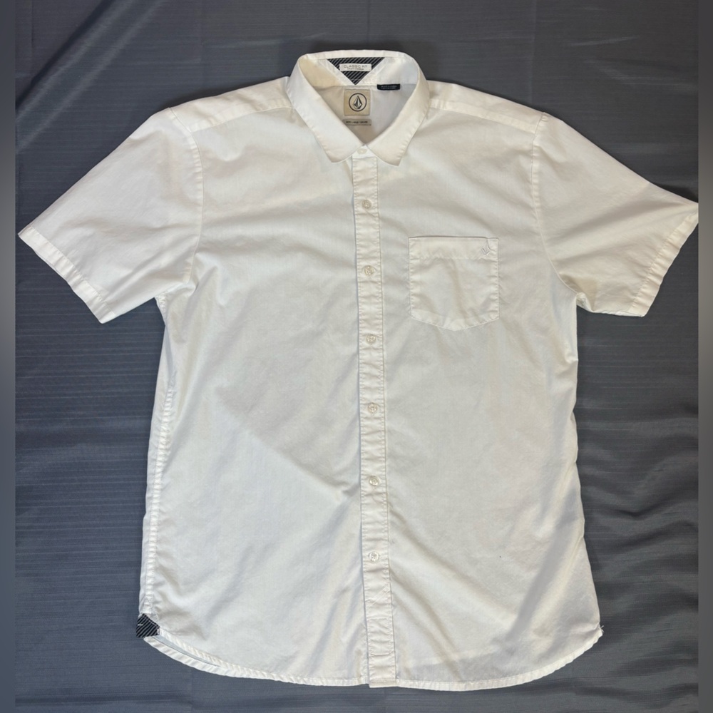 Volcom Classic Fit White Button Up Shirt Large Short Sleeve Skate Surf
